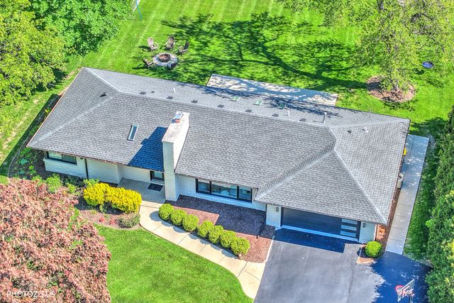 302 Goodridge Terrace, Roselle, IL 60172