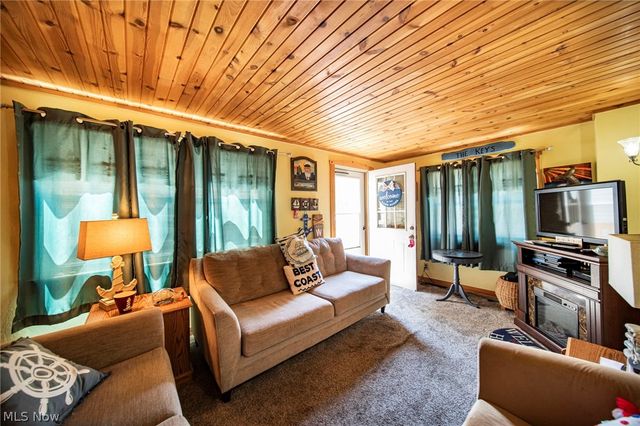 35 Billow Beach, Ashtabula, OH 44004