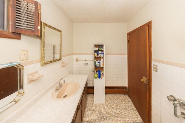 65 Beattie St, Fall River, MA 02723