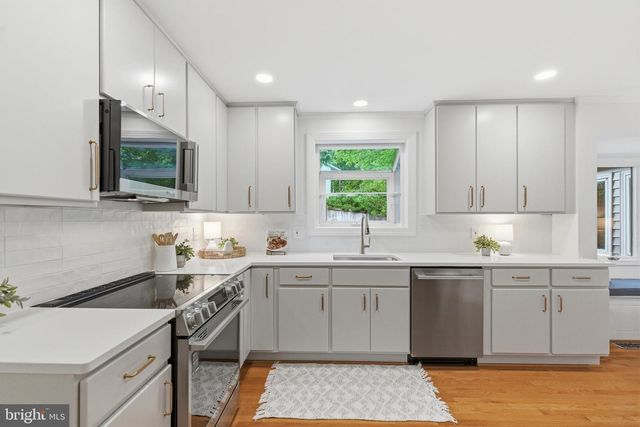 10174 BESSMER LN, Fairfax, VA 22032