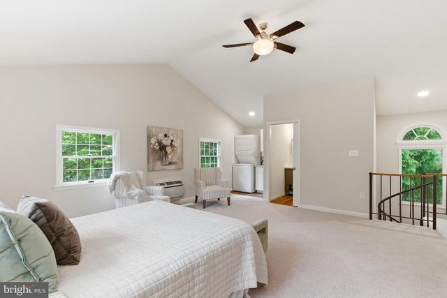 10174 BESSMER LN, Fairfax, VA 22032