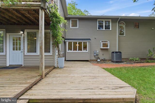 10174 BESSMER LN, Fairfax, VA 22032