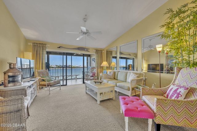 440 Bouchelle Dr Apt 302, New Smyrna Beach, FL 32169