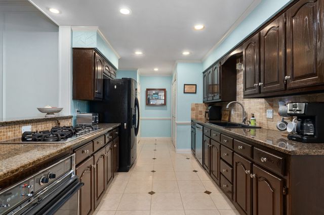 229 Merriman Drive, Highland Village, TX 75077