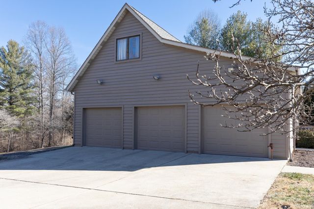 5200 S Leonard Springs Road, Bloomington, IN 47403