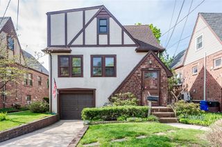 32 E Atlantic Avenue, Oceanside, NY 11572