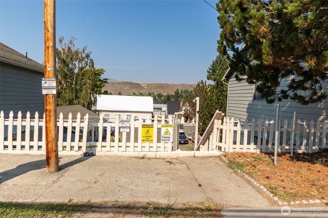 319 S Tonasket Avenue, Tonasket, WA 98855