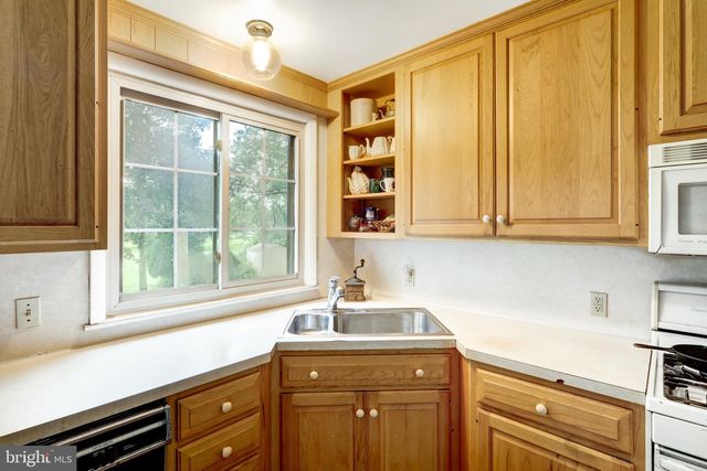 156 WARREN WAY, Lancaster, PA 17601