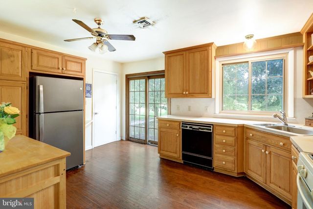 156 WARREN WAY, Lancaster, PA 17601