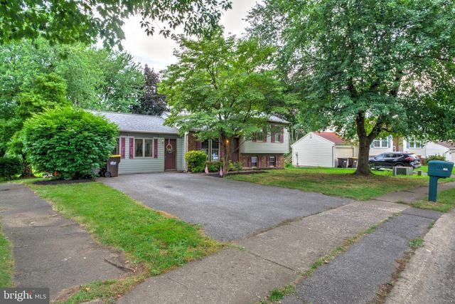 156 WARREN WAY, Lancaster, PA 17601
