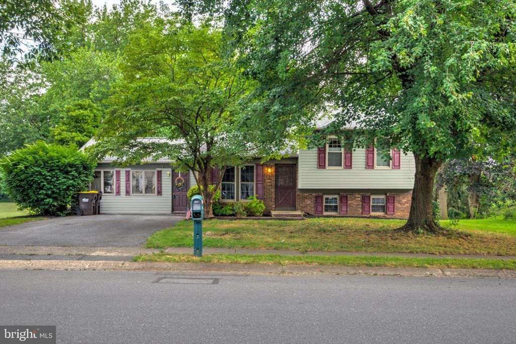 156 WARREN WAY, Lancaster, PA 17601