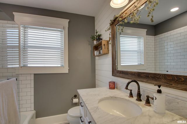 2700 Maine Street, Quincy, IL 62301