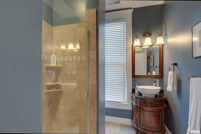 2700 Maine Street, Quincy, IL 62301