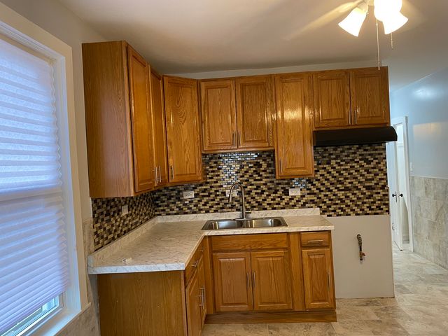 7154 S Rockwell Street, Chicago, IL 60629