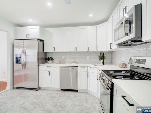 42 Krueger Court 1305, Newark, NJ 07103