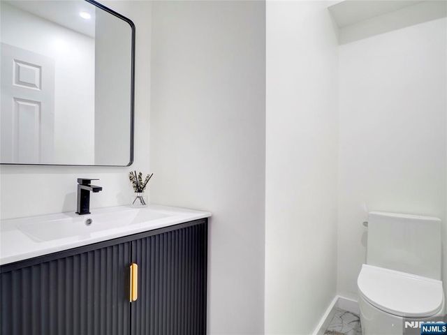 42 Krueger Court 1305, Newark, NJ 07103