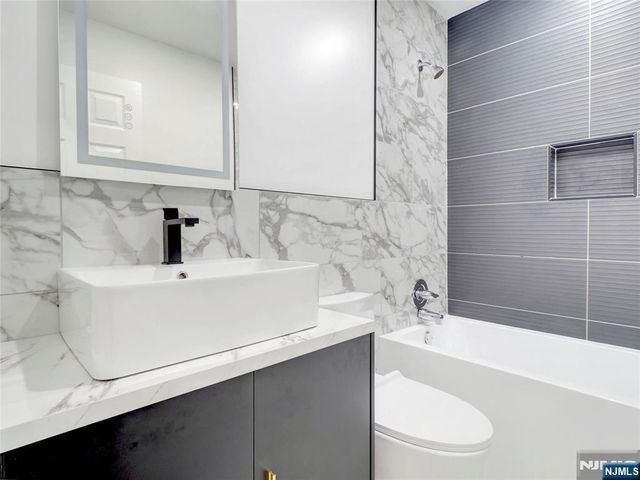 42 Krueger Court 1305, Newark, NJ 07103