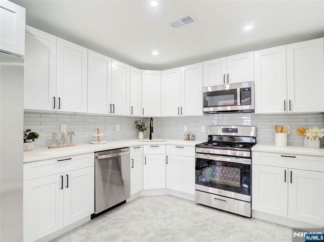 42 Krueger Court 1305, Newark, NJ 07103