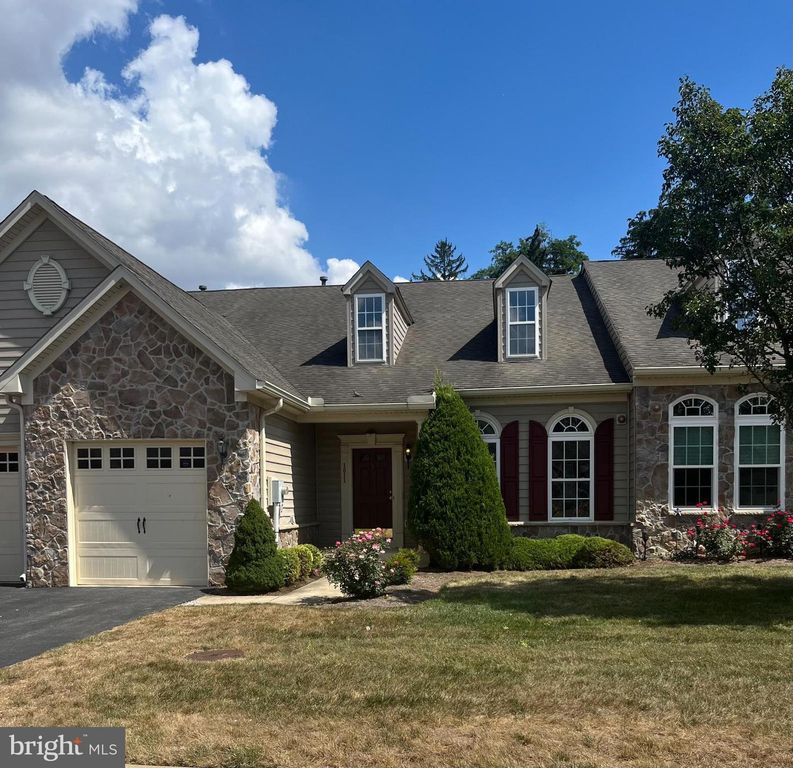1011 STREAM VIEW LN #27, York, PA 17403