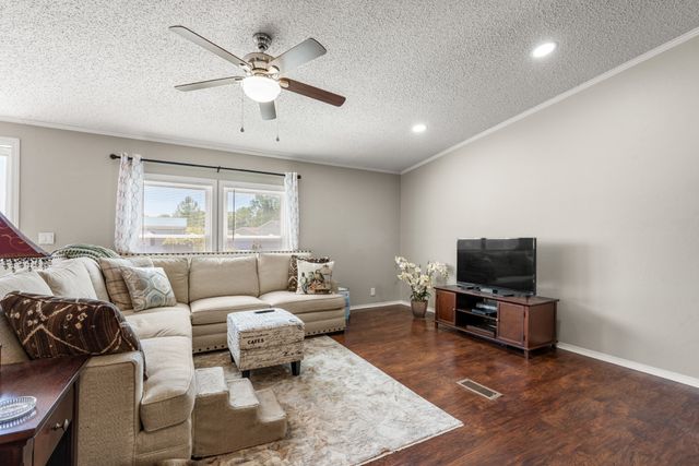 129 Broken Arrow Dr, Paris, TN 38242