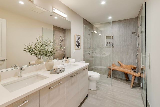 1317 N Western Avenue 202, Chicago, IL 60622