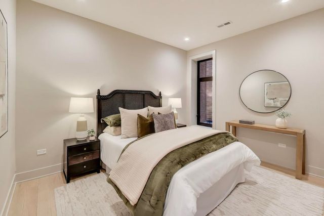 1317 N Western Avenue 202, Chicago, IL 60622