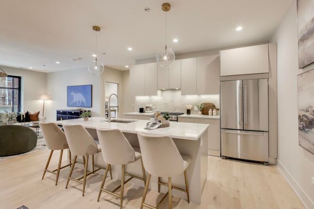 1317 N Western Avenue 202, Chicago, IL 60622