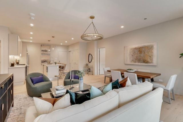 1317 N Western Avenue 202, Chicago, IL 60622