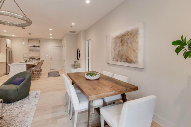 1317 N Western Avenue 202, Chicago, IL 60622