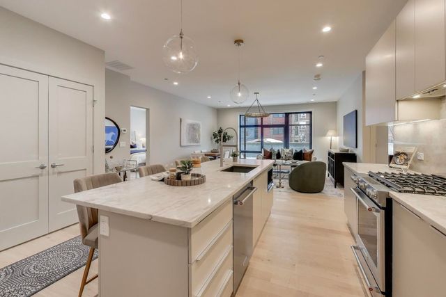 1317 N Western Avenue 202, Chicago, IL 60622