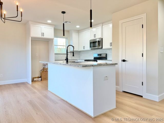 2009 W Easton Court N, Tulsa, OK 74127