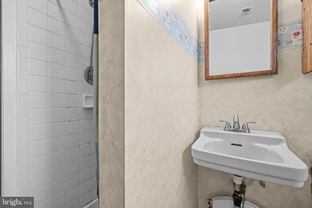 4519 WEYBURN DR, Annandale, VA 22003