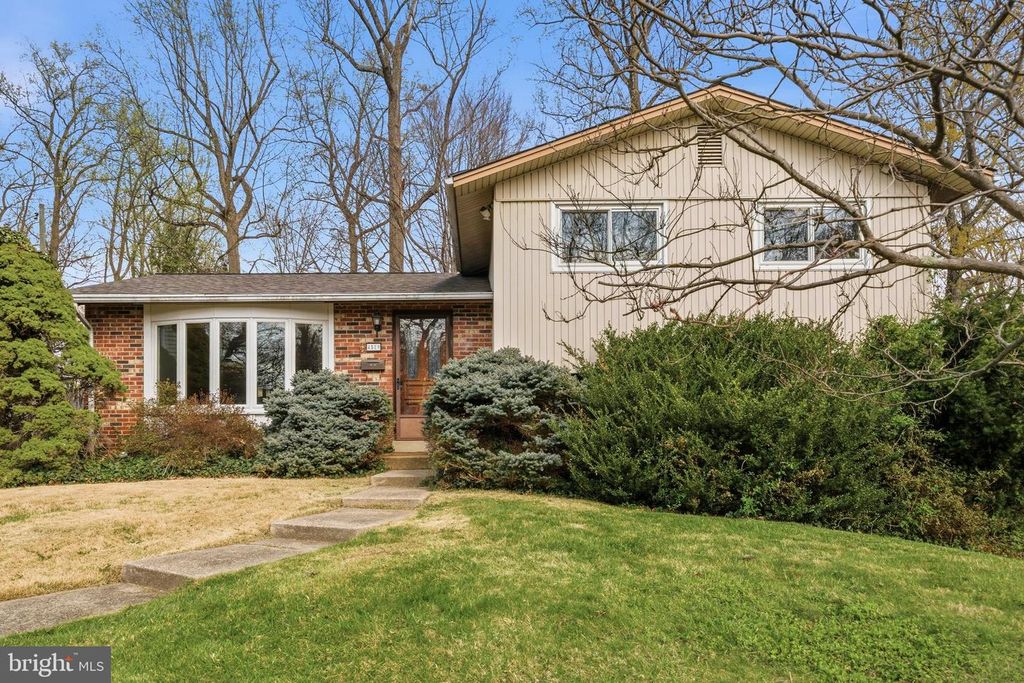 4519 WEYBURN DR, Annandale, VA 22003