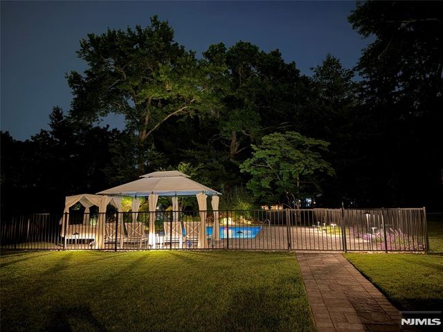 111 Hudson Avenue, Tenafly, NJ 07670
