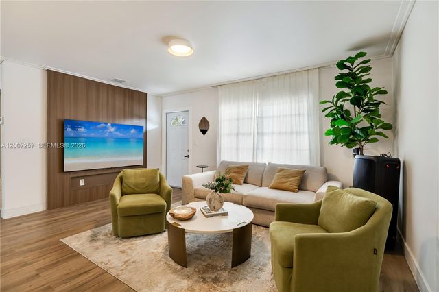 7051 Tyler St, Hollywood, FL 33024
