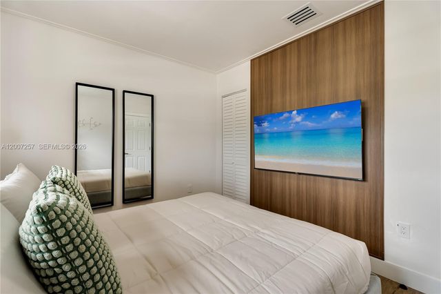 7051 Tyler St, Hollywood, FL 33024