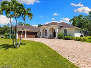6521 Livingston Woods LN, Naples, FL 34109
