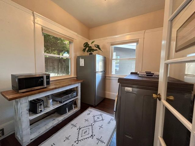 215 S Hutchins St, Lodi, CA 95240