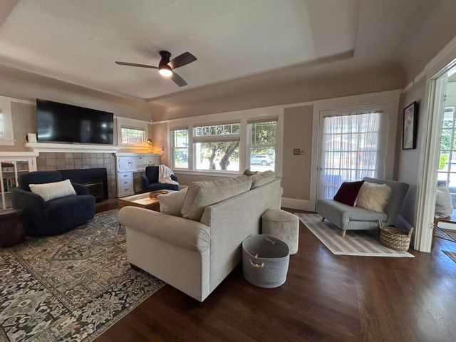 215 S Hutchins St, Lodi, CA 95240
