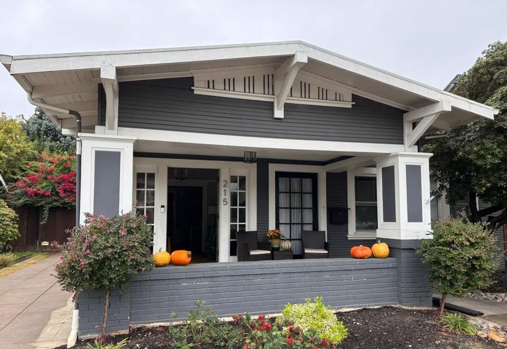 215 S Hutchins St, Lodi, CA 95240