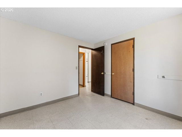13693 Sw 64TH Ave, Portland, OR 97219