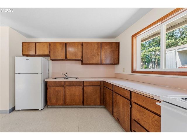 13693 Sw 64TH Ave, Portland, OR 97219