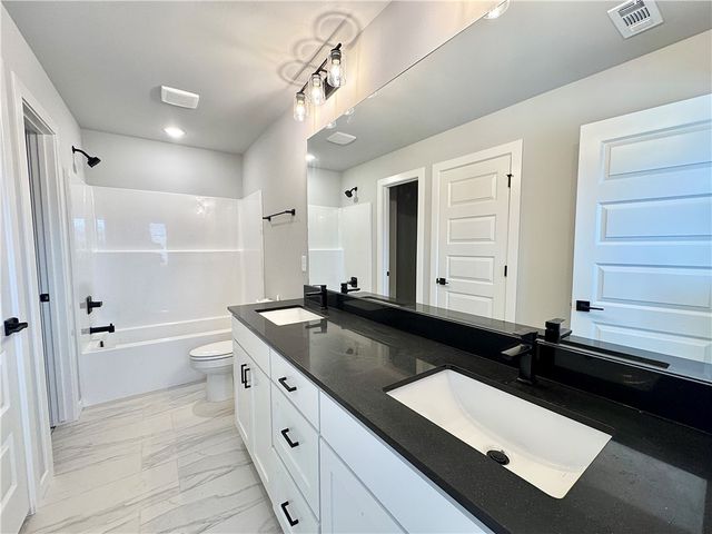 5910 SW Omaha Avenue, Bentonville, AR 72713