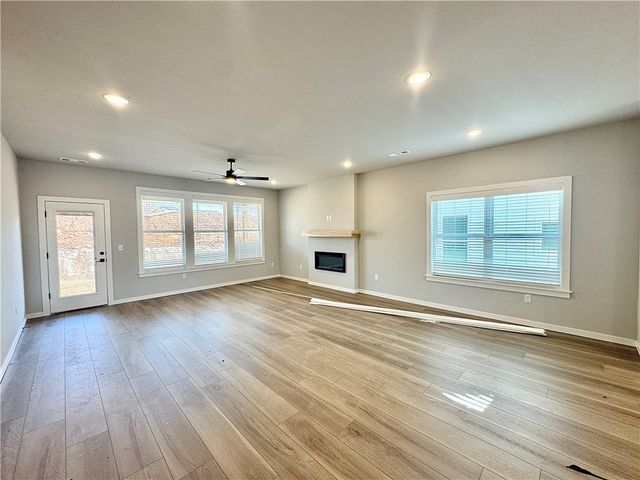 5910 SW Omaha Avenue, Bentonville, AR 72713