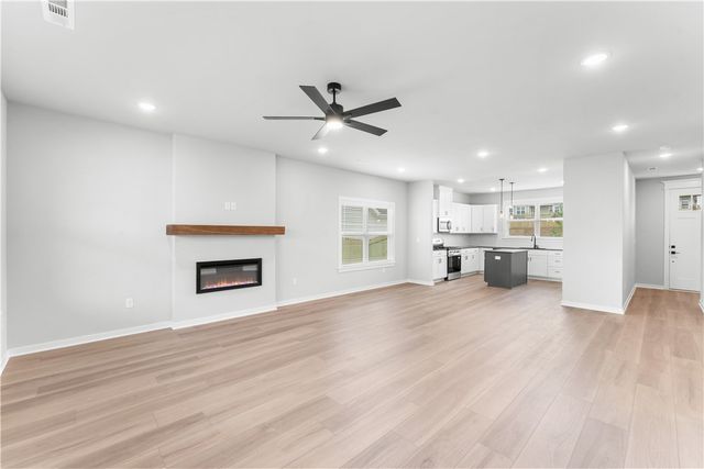 5910 SW Omaha Avenue, Bentonville, AR 72713
