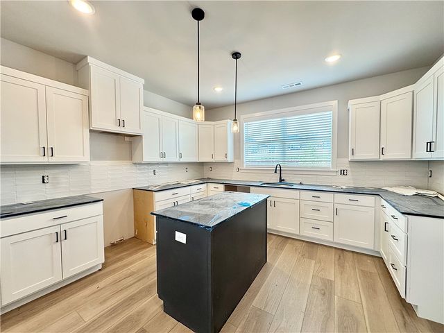 5910 SW Omaha Avenue, Bentonville, AR 72713