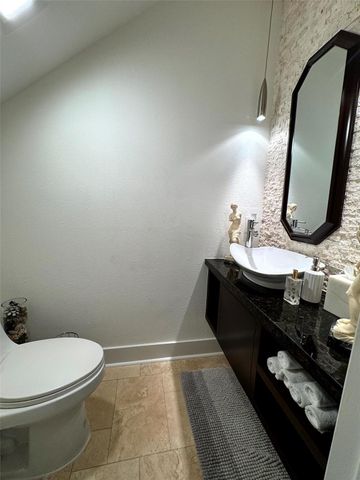 824 Birdsall Street, Houston, TX 77007