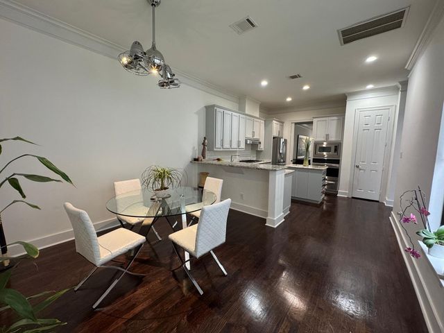 824 Birdsall Street, Houston, TX 77007