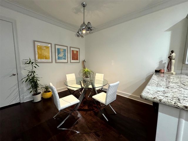824 Birdsall Street, Houston, TX 77007