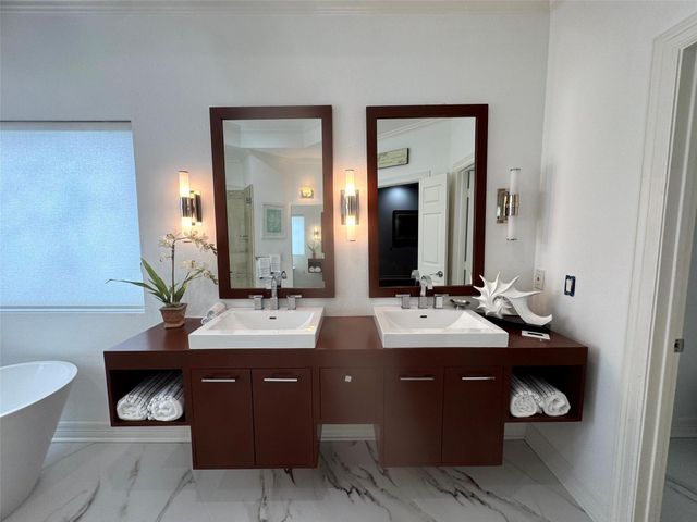 824 Birdsall Street, Houston, TX 77007